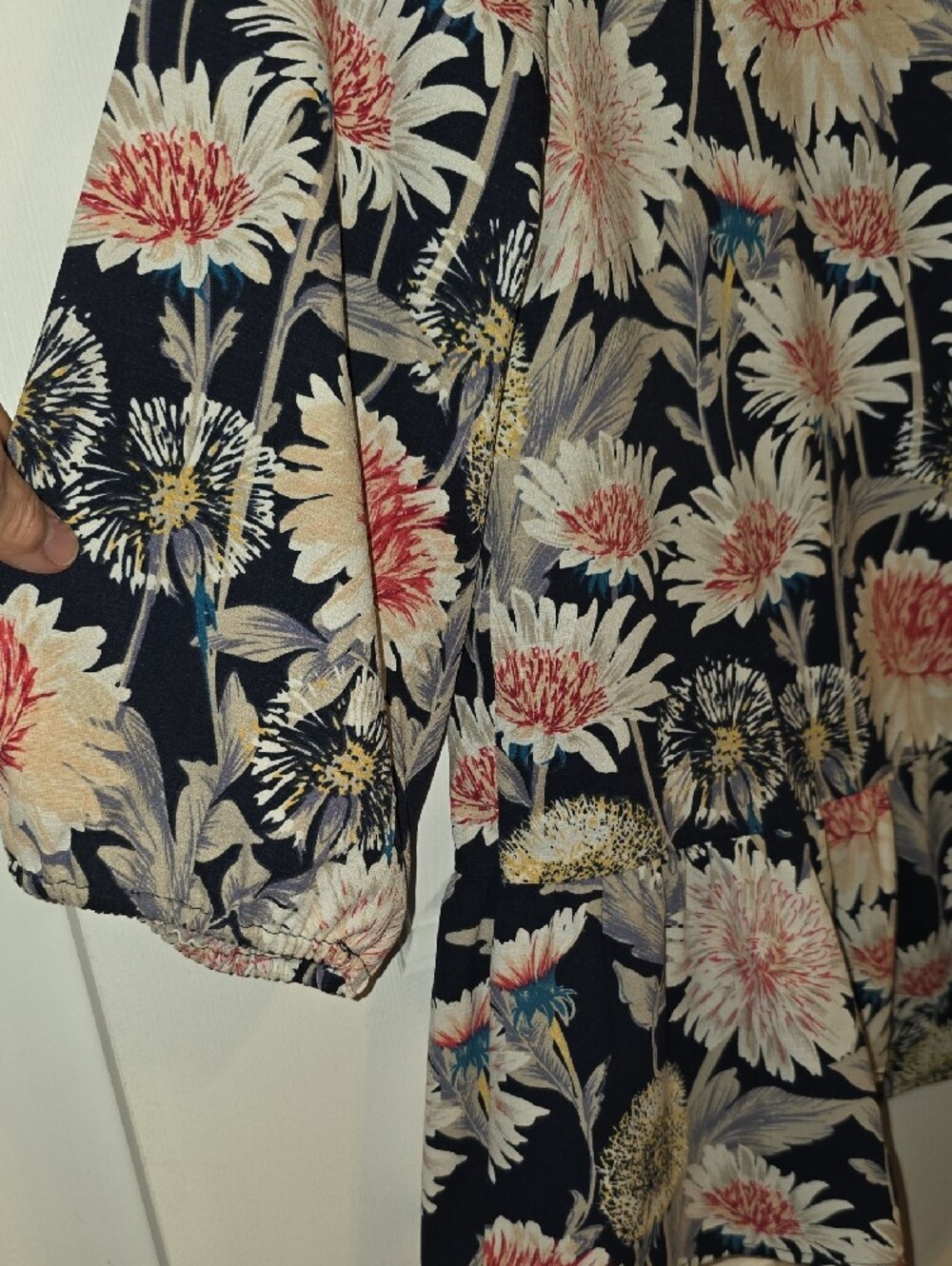 LC Lauren Conrad Navy Floral Peplum Top with Cream & Coral Blooms T067 - Picture 5 of 10